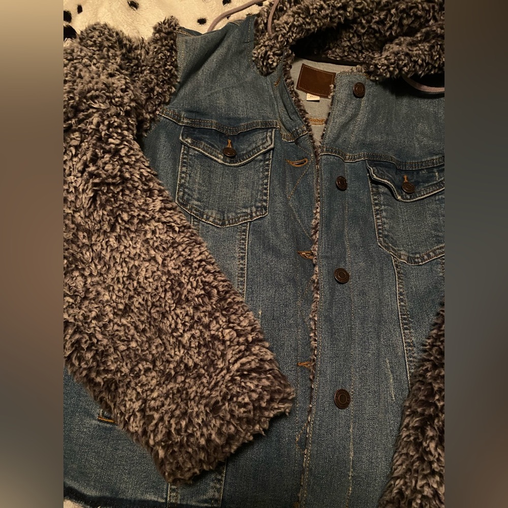 Sherpa Jean Jacket - Picture 2 of 6